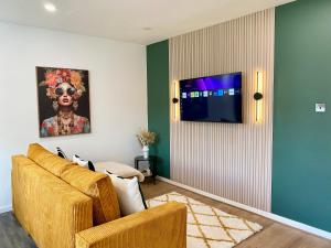 Stylish Group Stay, Sleeps 12, Free Parking, by Manchester Piccadilly - Hébergements non classés à Manchester