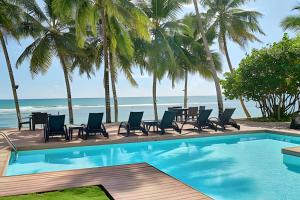 Beachfront cozy & huge Apartment for family trip