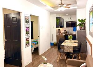 Santa Cosy Villa suite-B Fast Wi-Fi, Netflix Included Split system Air-con & Hot Shower Close to Enchanted Kingdom