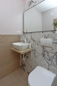 Apartments and rooms with parking space Vrbnik, Krk - 5302