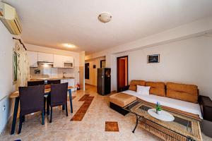 Apartments by the sea Pasadur, Lastovo - 8391