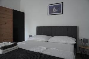Apartments and rooms with WiFi Sibenik - 24424