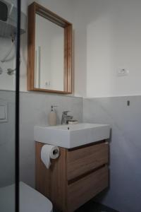 Apartments and rooms with WiFi Sibenik - 24424