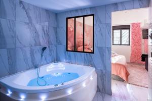 Appartements Beige Hospitalite - Rose - Love room : photos des chambres