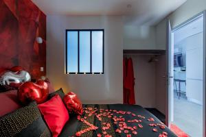 Beige Hospitalité - Ruby - Love Room - Netflix