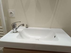 Appartements Stella Studio cosy proche tram - Parking : photos des chambres