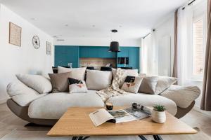 Appartements Beige Hospitalite - Totem Netflix et wifi gratuit : photos des chambres