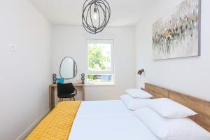 Apartments with parking space Vodice - 23894