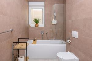 Apartments with parking space Vodice - 23894