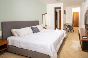 Cozy a few steps from 5th Av