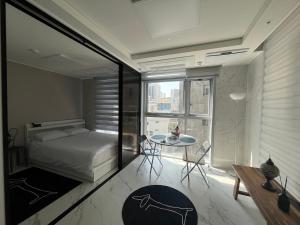 Explore Seoul on Foot lll Market to Palace lll Heart of the City