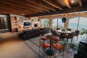 Casa Mahalo Views and Comfort El Santuario 4 BR