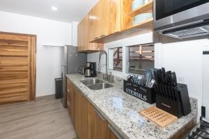 Snowbird Family Friendly Ready Stay in West End