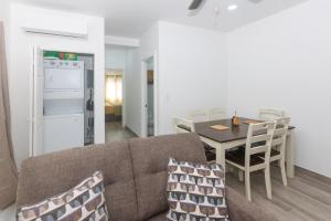 Snowbird Family Friendly Ready Stay in West End