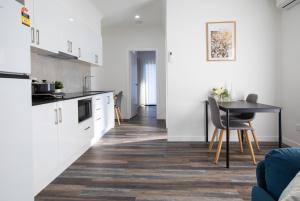 Cozy Studio Getaway in Oxley with Free Parking