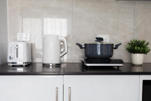 Cozy Studio Getaway in Oxley with Free Parking