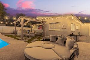 *4 Min 2 Nightlife*HUGE Cabana Pool*Spa*Golf*BBQ