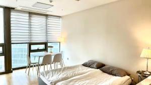 MODERN Luxury Skyscraper in the HEART OF SEOUL