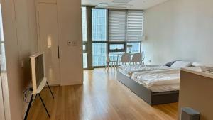 MODERN Luxury Skyscraper in the HEART OF SEOUL