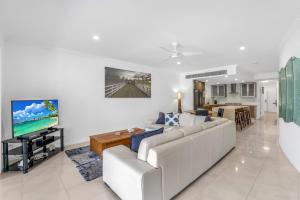 Dreamscape Haven - Your Palm Cove Poolside Paradise