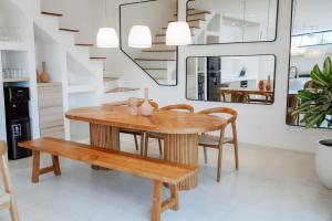 Villa Dawnhaven - 3BR Modern Enclosed Berawa Villa 4min to Beach