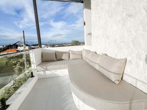 Villa Dawnhaven - 3BR Modern Enclosed Berawa Villa 4min to Beach