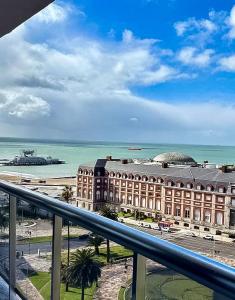 Dpto Amplio y Moderno, frente al Mar, con Cochera