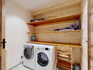 Chalets Chalet 5* avec spa, 15 pers., acces pistes direct - FR-1-267-310 : photos des chambres