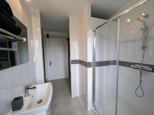 Maisons de vacances Grand gite de caractere pour 15 pers a Aillevillers avec jardin - FR-1-583-478 : photos des chambres