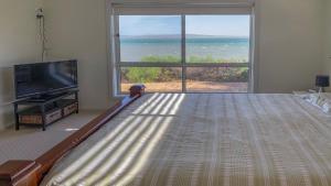 The Beach House - Spectacular Location - Privacy - Right On The Beach