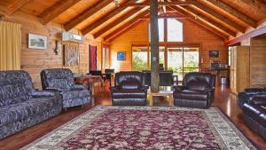 Long Beach Eco - Lodge Is The Perfect Property For Nature Lovers, With An Abundance Of Wildlife Birds, Kangaroos and Emus, As Well As Bush and Sea Views