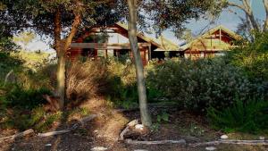 Long Beach Eco - Lodge Is The Perfect Property For Nature Lovers, With An Abundance Of Wildlife Birds, Kangaroos and Emus, As Well As Bush and Sea Views - 3hvězdičkové hotely ve městě Coffin Bay