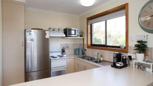 Bay Life - Relax, Unwind andeexperience Coffin Bay Life At Its Best!