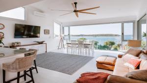 The Luxurious Lobster Pot With Studio Offers The Complete Coffin Bay Experience - View, Position and Jetty For Fishing