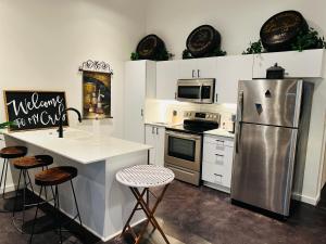 Deep Ellum Theatre Suite - The Black Collection