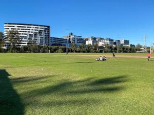 Canterbury Modern 2Br Apt Near Woolworths