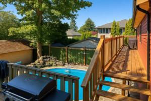Charming "Melrose Place" w Year-Round Heated Pool, Deck & Grill