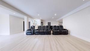 Lucky Mansion - a Luxury Villa in Fort Erie !