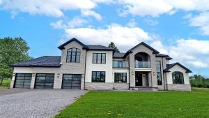 Lucky Mansion - a Luxury Villa in Fort Erie !