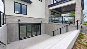 Lucky Mansion - a Luxury Villa in Fort Erie !