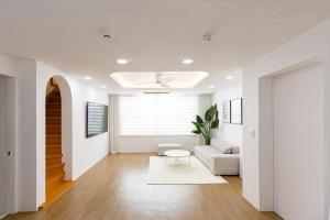 Split Level House in Hongdae