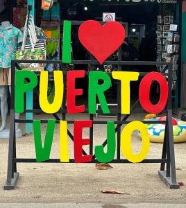 Japanese Room ,Beautiful Cabin in the heart of Town