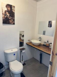 Bob Marley Room, beautiful cabin surrounded by Jungle