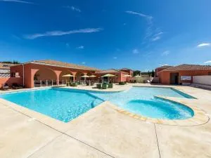 法国特雷斯德巴克斯酒店 - Boisseron