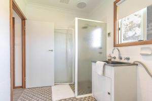 Anchors Away- Secure backyard- Heating AC in rooms