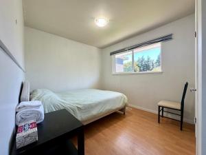 Spacious 5 Bedroom House Near YVR Airport, Transit & Shopping