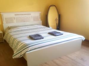 Maisons de vacances Holiday Home in La Teste with Pool & BBQ : photos des chambres