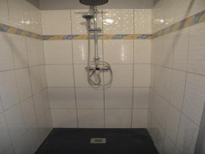 Maisons de vacances Holiday Home in La Teste with Pool & BBQ : photos des chambres