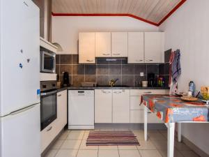Maisons de vacances Holiday Home in La Teste with Pool & BBQ : photos des chambres