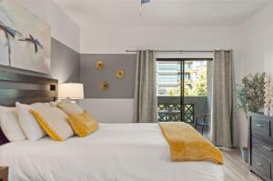 Scottsdale Stay , Steps from Westin Kierland, Pool & Parking- N390